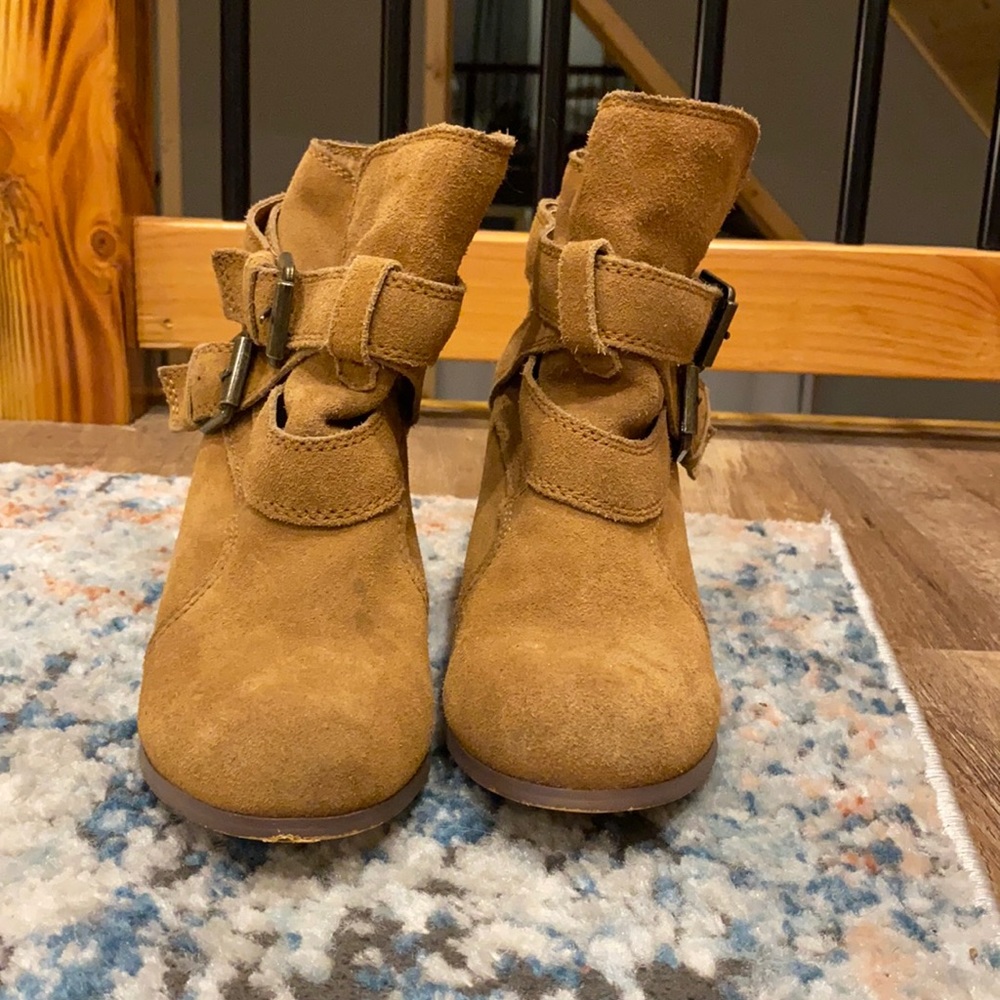 size 9 brown heeled booties